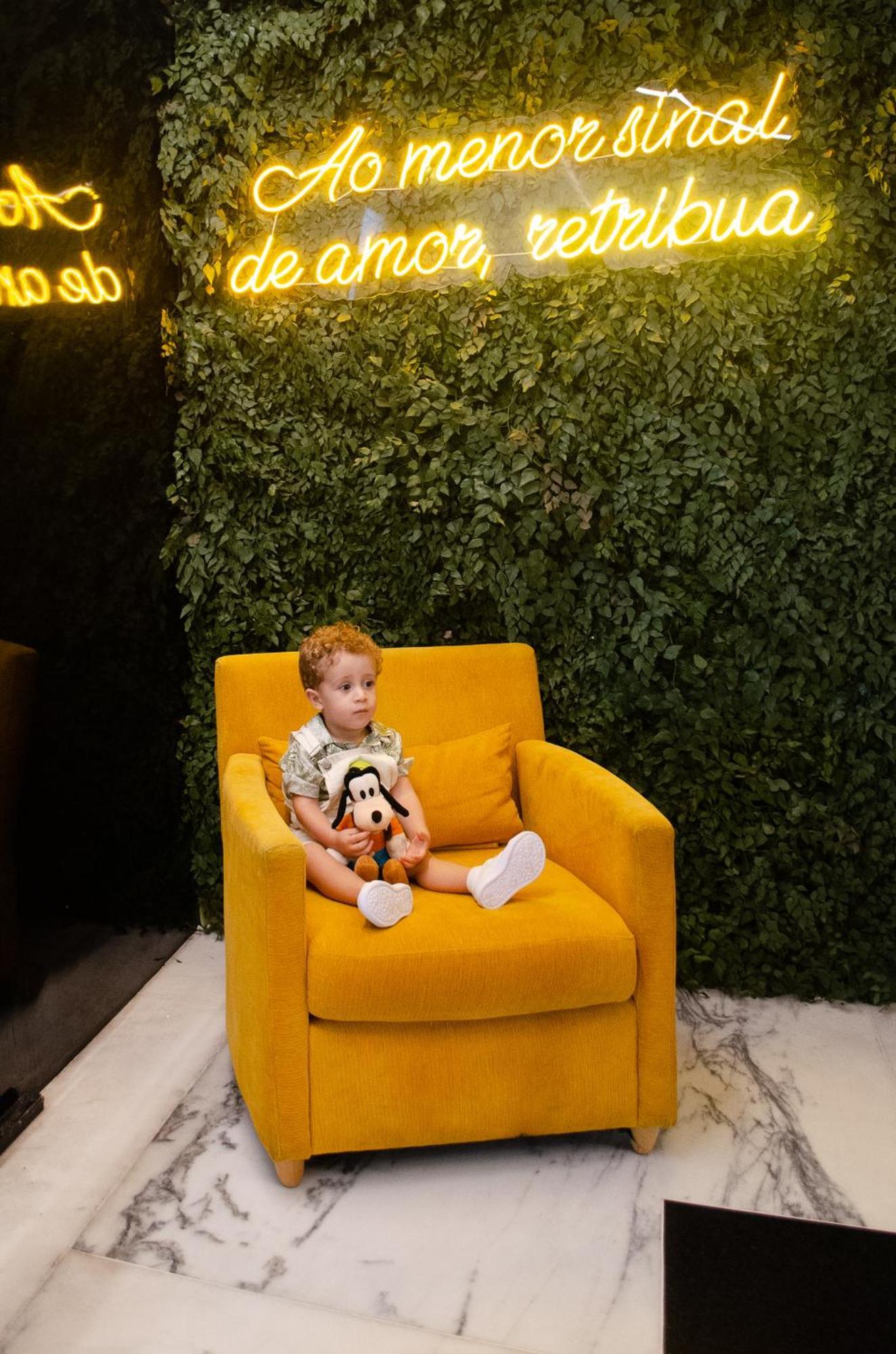 Royal Boutique Savassi Hotel Belo Horizonte Zewnętrze zdjęcie A child with a Goofy plush