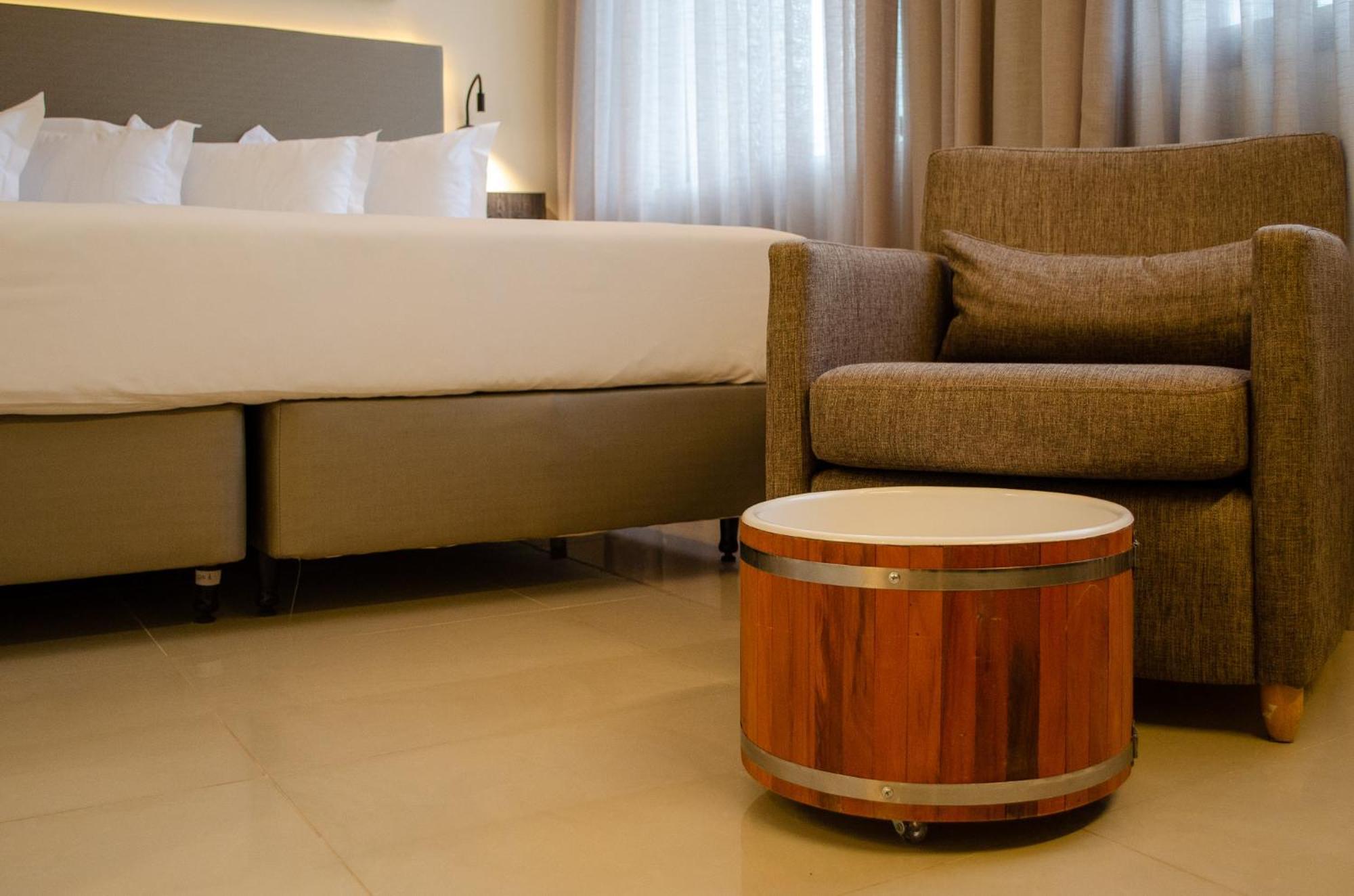 Royal Boutique Savassi Hotel Belo Horizonte Zewnętrze zdjęcie A barrel table